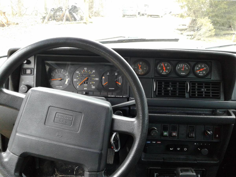 Illustration for article titled For $4,800, Could This SBC-Equipped 1990 Volvo 240 Be Valhalla Calling?